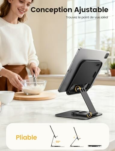 Support de tablette réglable utilisé en cuisine.